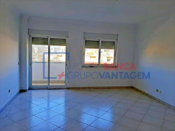 Apartamento T1 para Venda em Carregado e Cadafais