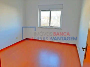 Apartamento T1 para Venda em Carregado e Cadafais