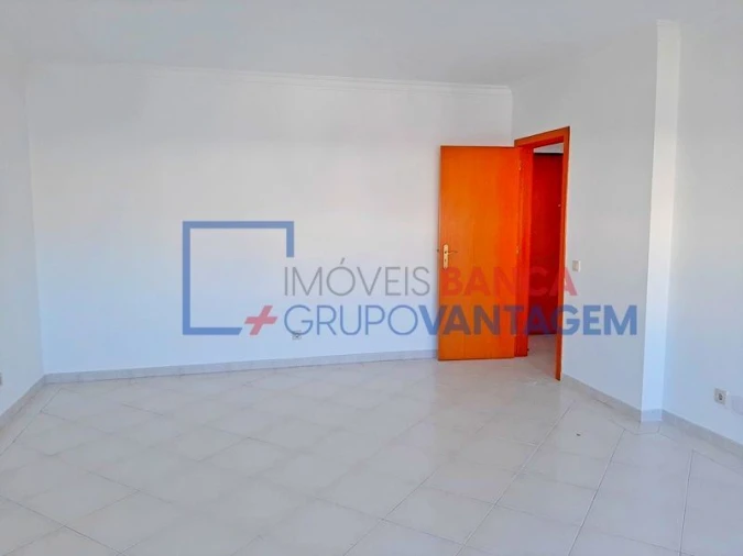 Apartamento T1 para Venda em Carregado e Cadafais Foto 5