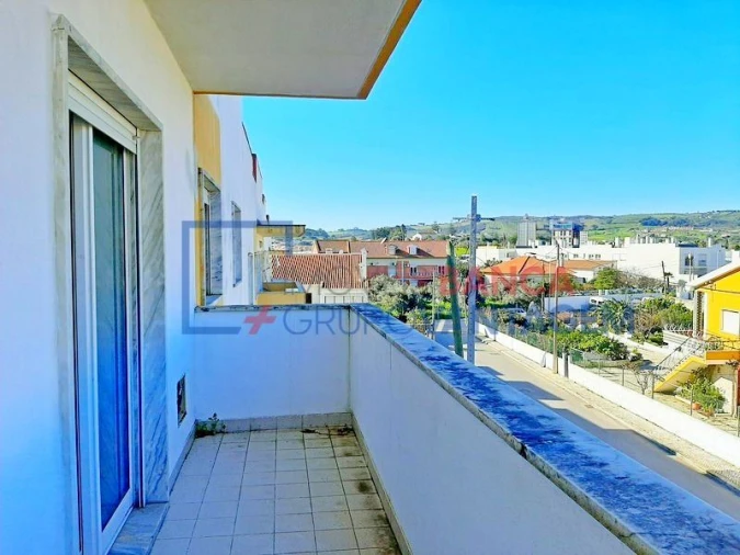 Apartamento T1 para Venda em Carregado e Cadafais Foto 6