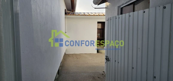 Moradia T3 para Arrendamento em Cebolais de Cima e Retaxo