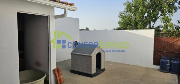 Moradia T3 para Arrendamento em Cebolais de Cima e Retaxo