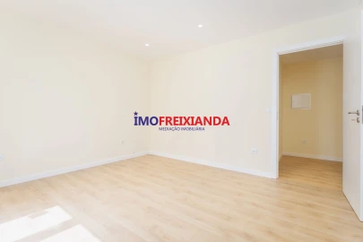 Moradia T2 para Venda em Caxarias