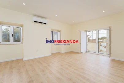 Moradia T2 para Venda em Caxarias