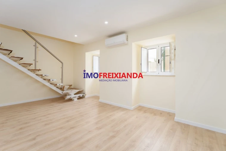 Moradia T2 para Venda em Caxarias Foto 2