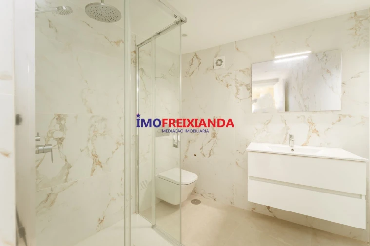 Moradia T2 para Venda em Caxarias Foto 6