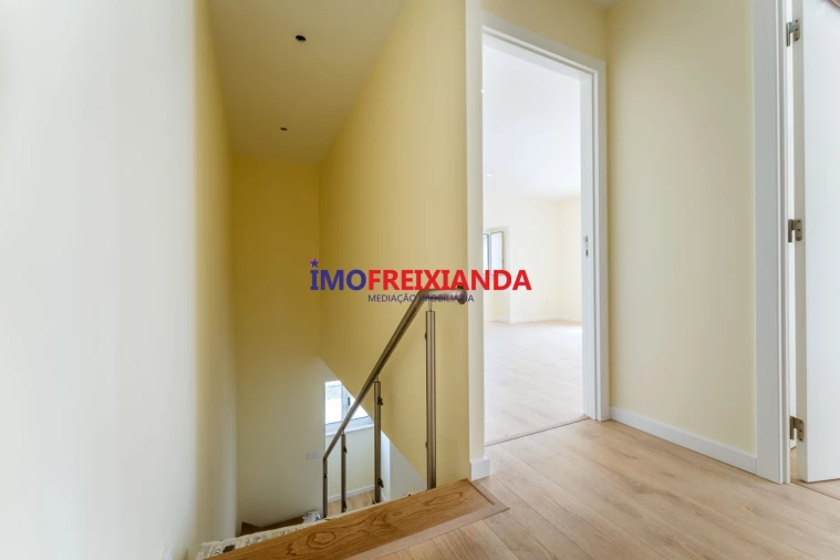 Moradia T2 para Venda em Caxarias Foto 8