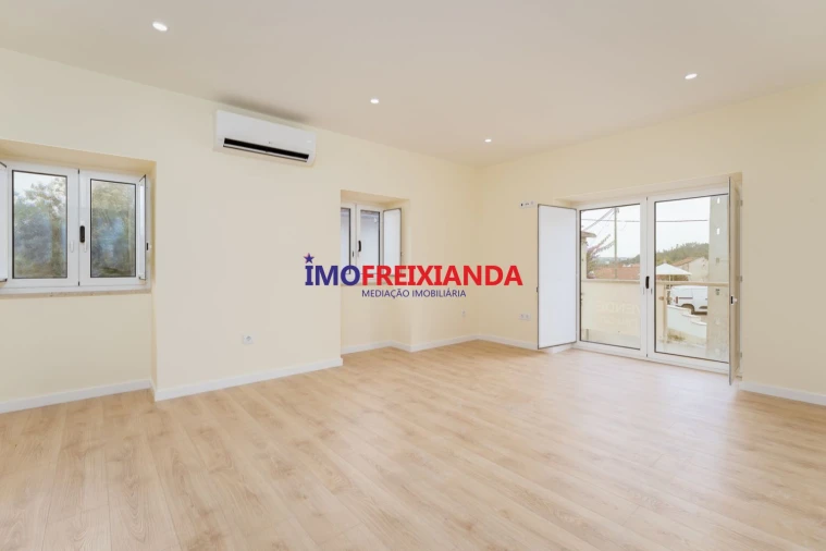 Moradia T2 para Venda em Caxarias Foto 10