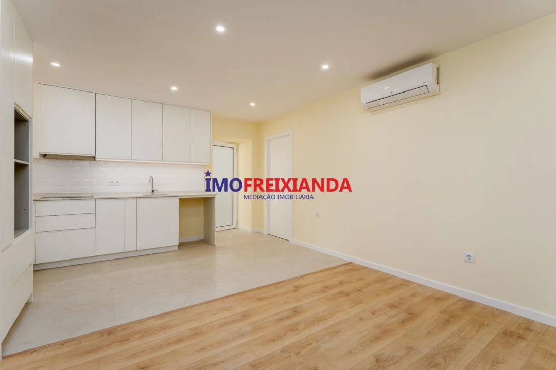 Moradia T2 para Venda em Caxarias Foto 4