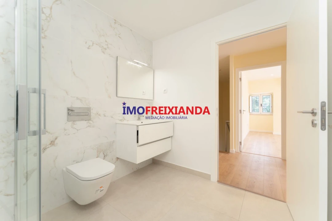 Moradia T2 para Venda em Caxarias Foto 15