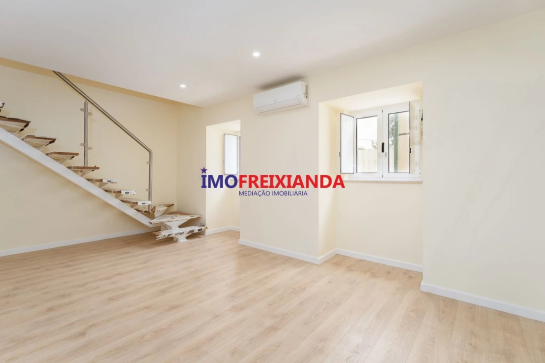 Moradia T2 para Venda em Caxarias Foto 2