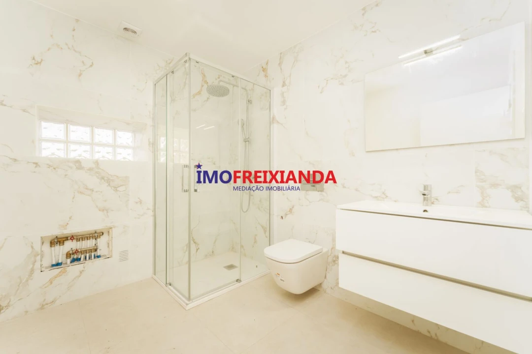 Moradia T2 para Venda em Caxarias Foto 16