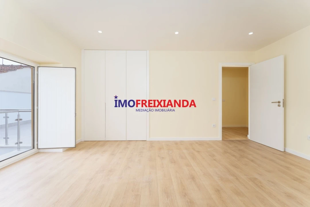 Moradia T2 para Venda em Caxarias Foto 13