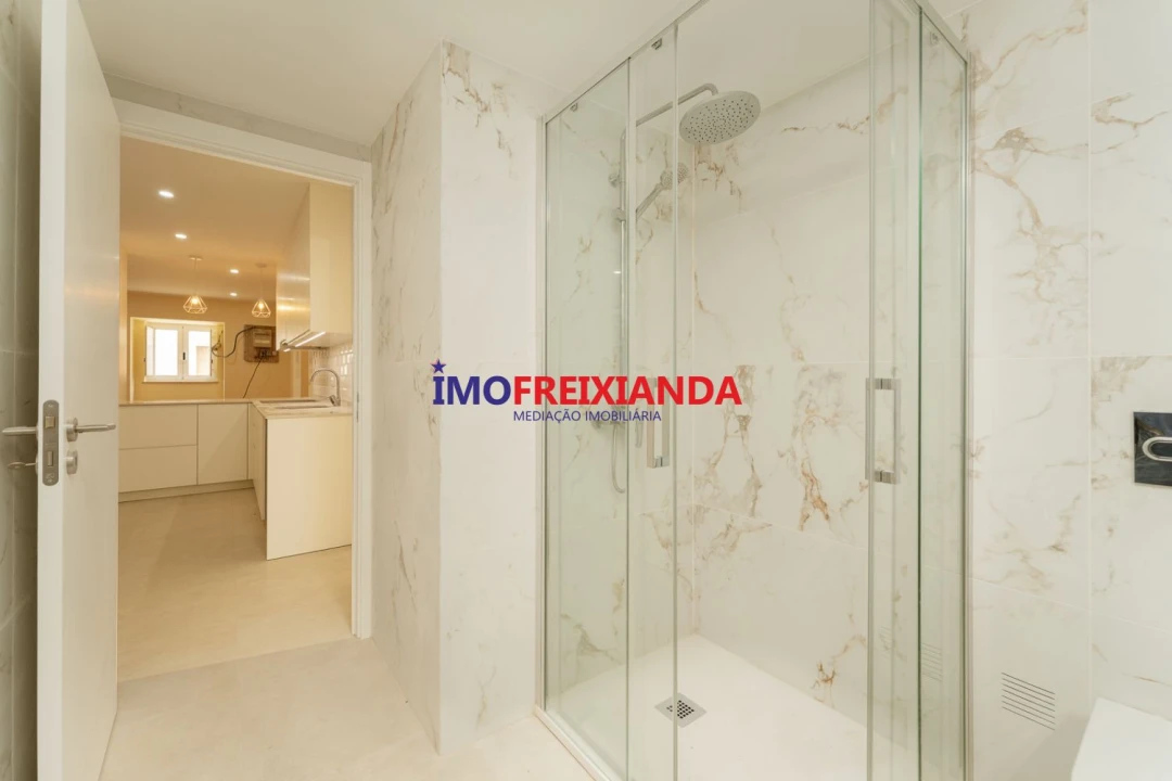 Moradia T2 para Venda em Caxarias Foto 7