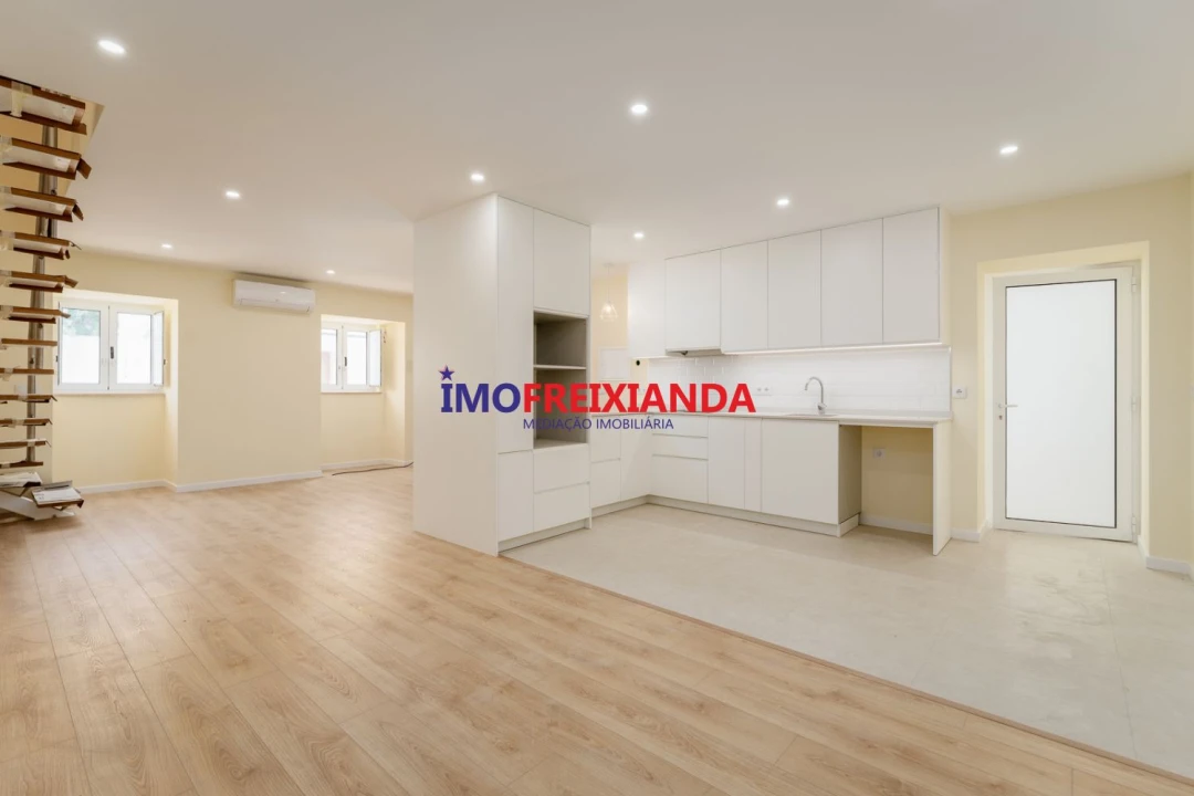 Moradia T2 para Venda em Caxarias Foto 1