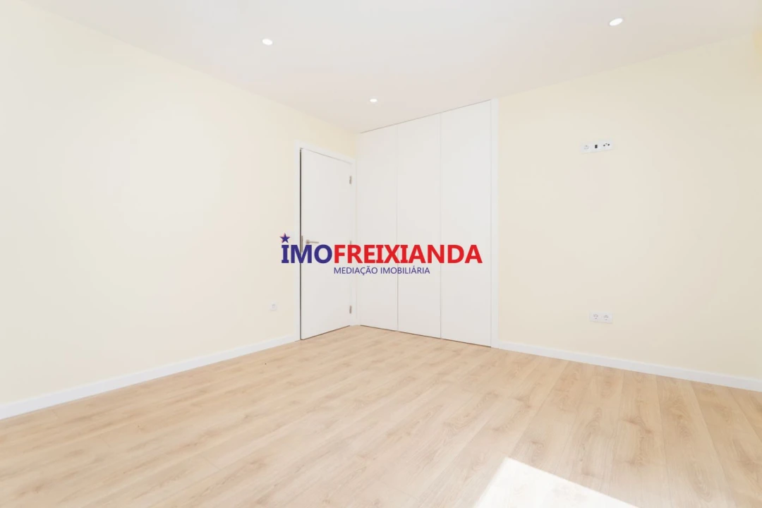 Moradia T2 para Venda em Caxarias Foto 12