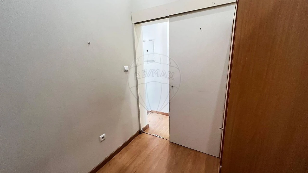 Apartamento T1 para Arrendamento em Misericórdia Foto 7