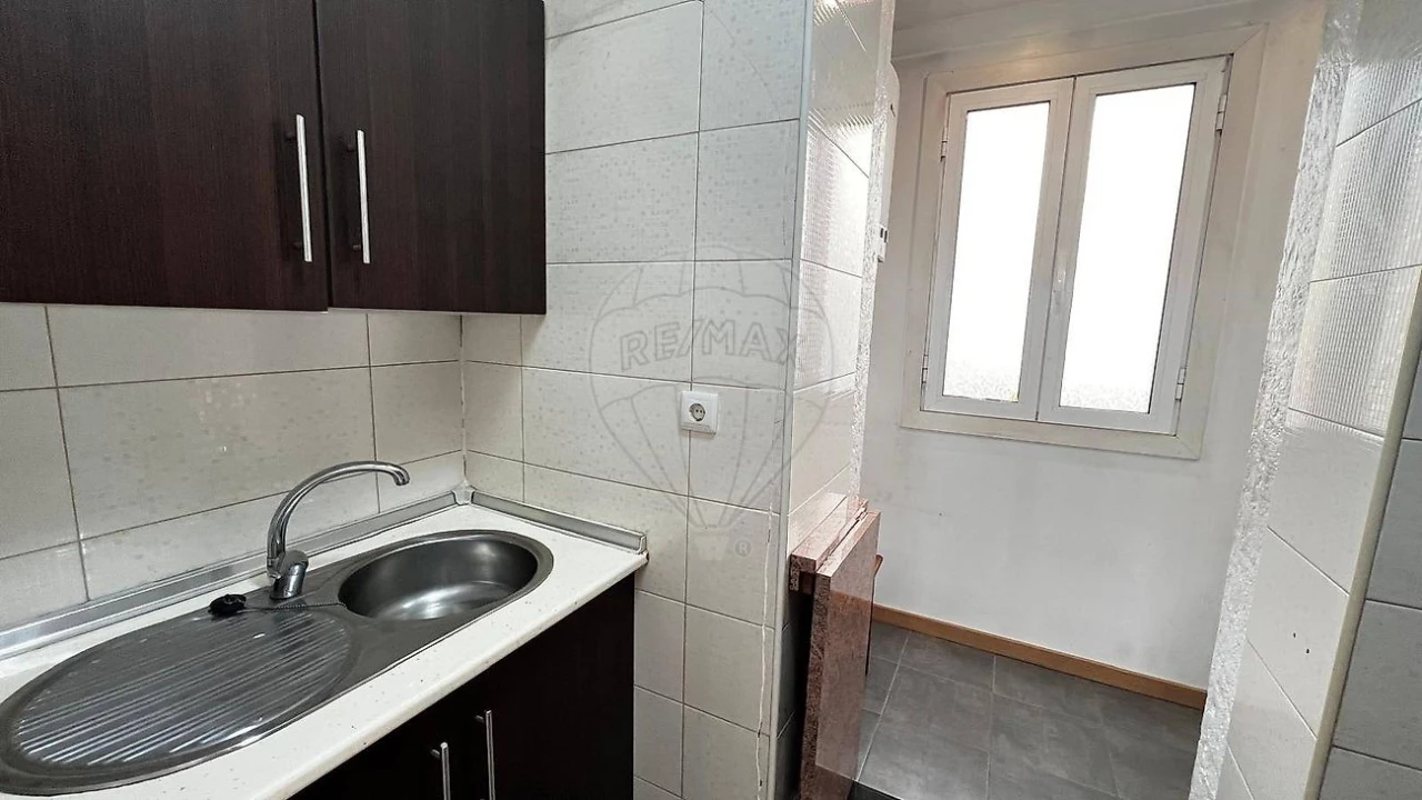 Apartamento T1 para Arrendamento em Misericórdia Foto 9