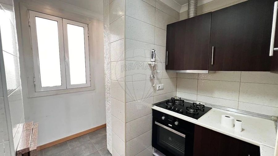 Apartamento T1 para Arrendamento em Misericórdia Foto 8