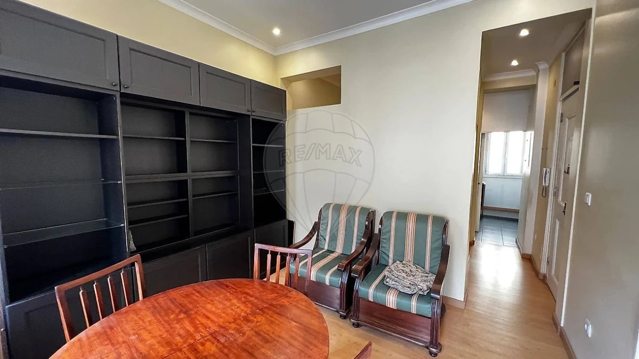 Apartamento T1 para Arrendamento em Misericórdia Foto 3