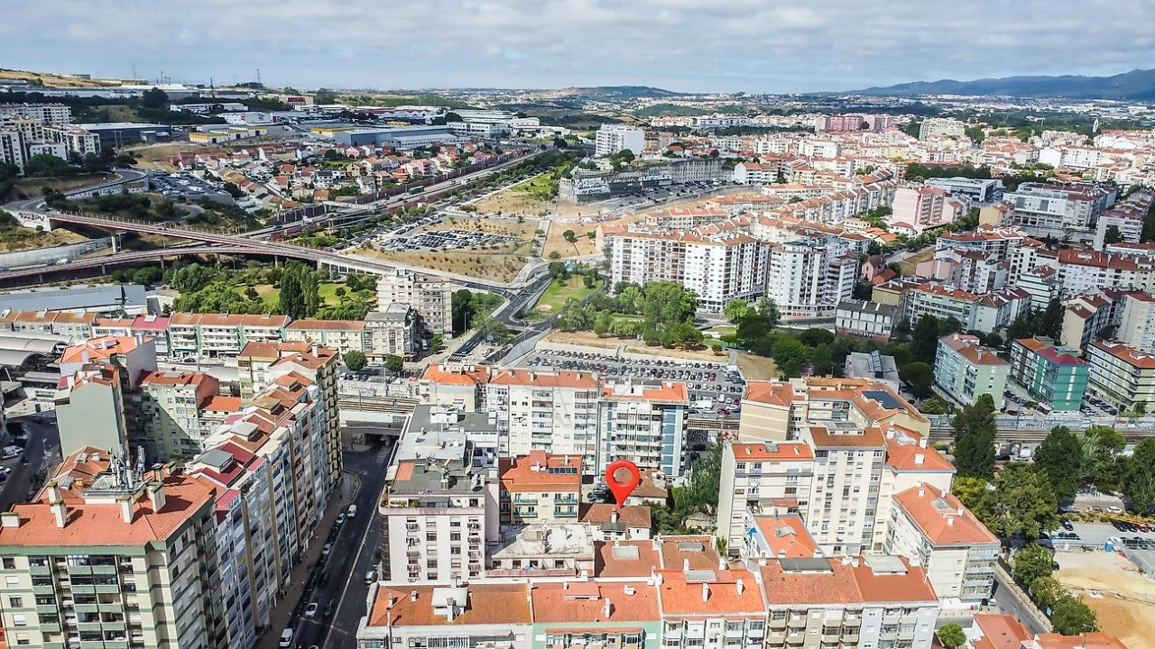 Prédio para Venda em Cacém e São Marcos Foto 40