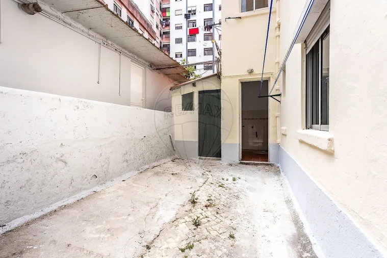Prédio para Venda em Cacém e São Marcos Foto 19
