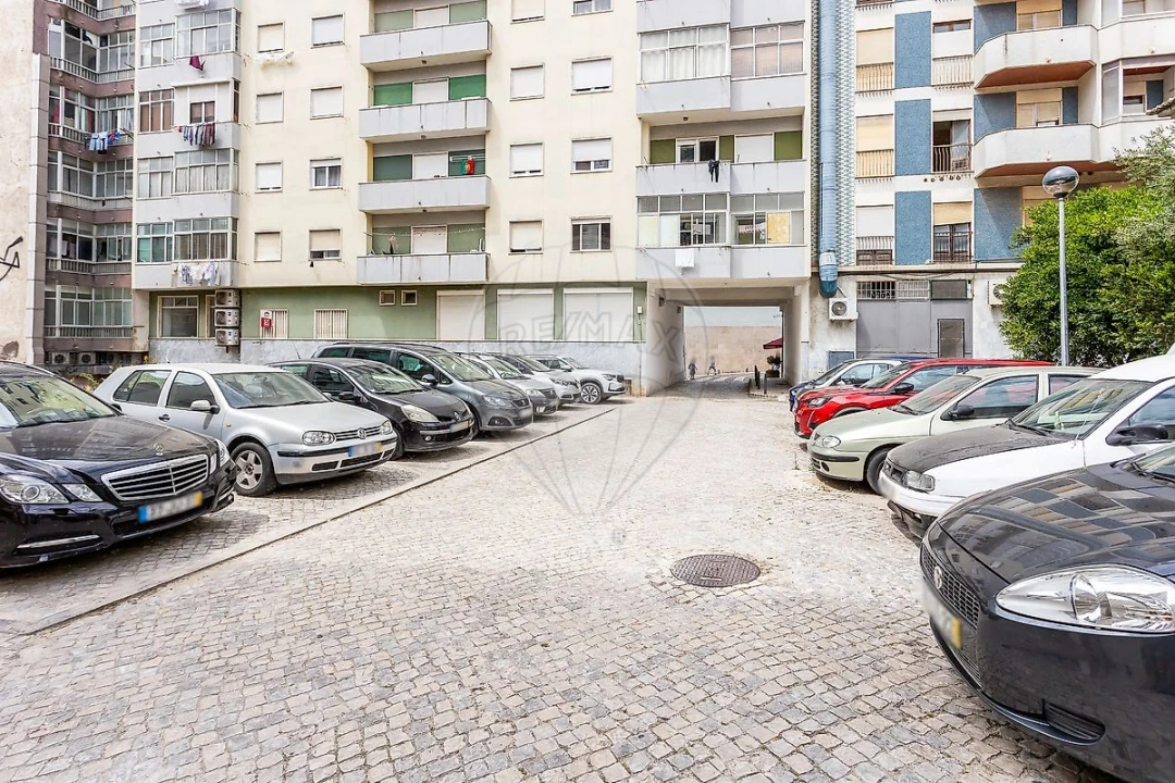 Prédio para Venda em Cacém e São Marcos Foto 6