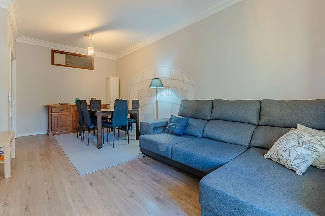 Apartamento T2 para Venda em Vilar de Andorinho Foto 3