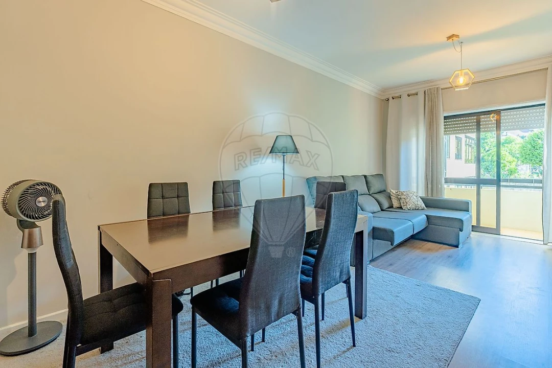Apartamento T2 para Venda em Vilar de Andorinho Foto 5