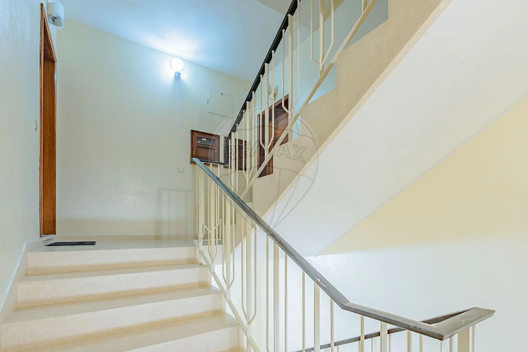 Apartamento T2 para Venda em Vilar de Andorinho Foto 24