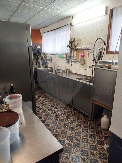 Negócio para Venda em O. Azeméis, Riba-Ul, Ul, Macinhata Seixa, Madail