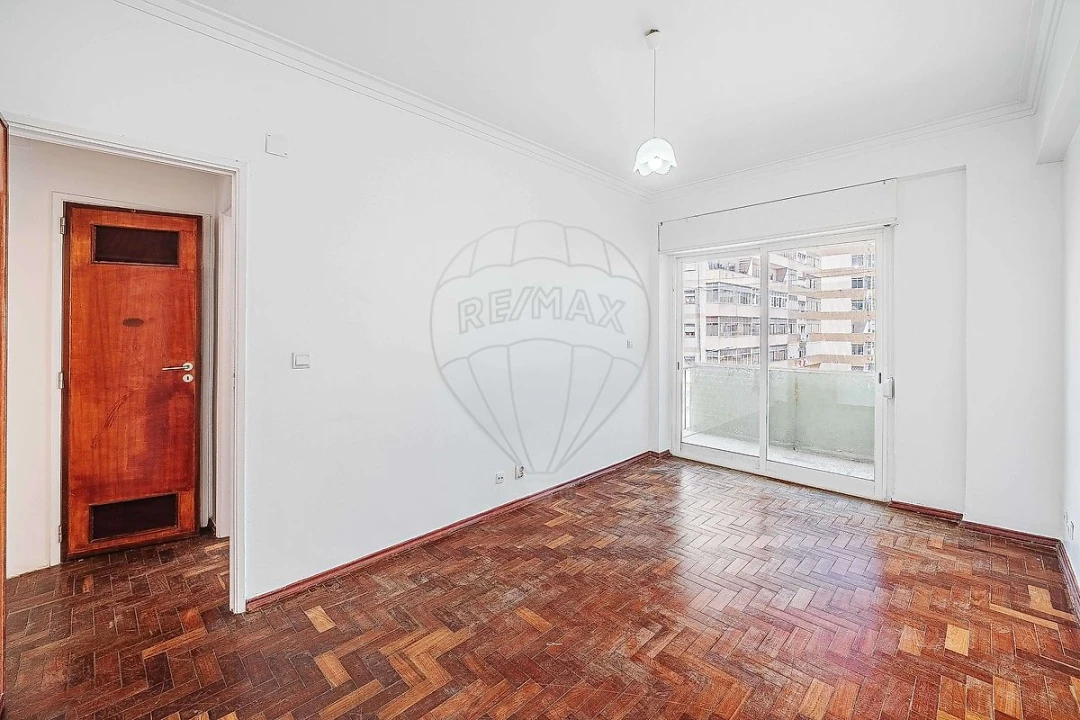 Apartamento T2 para Venda em Agualva e Mira-Sintra Foto 1