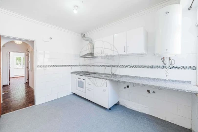 Apartamento T2 para Venda em Agualva e Mira-Sintra