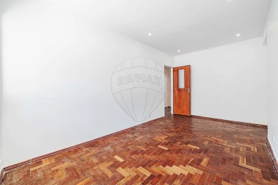 Apartamento T2 para Venda em Agualva e Mira-Sintra