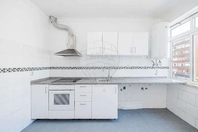 Apartamento T2 para Venda em Agualva e Mira-Sintra