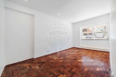 Apartamento T2 para Venda em Agualva e Mira-Sintra