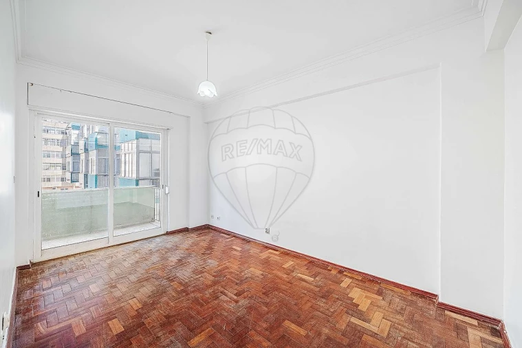 Apartamento T2 para Venda em Agualva e Mira-Sintra Foto 5