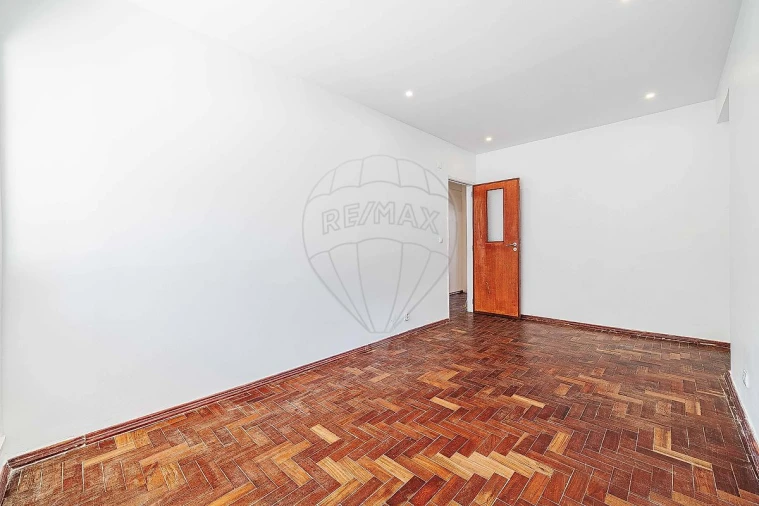 Apartamento T2 para Venda em Agualva e Mira-Sintra Foto 15