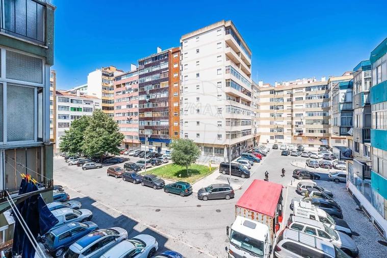 Apartamento T2 para Venda em Agualva e Mira-Sintra Foto 16
