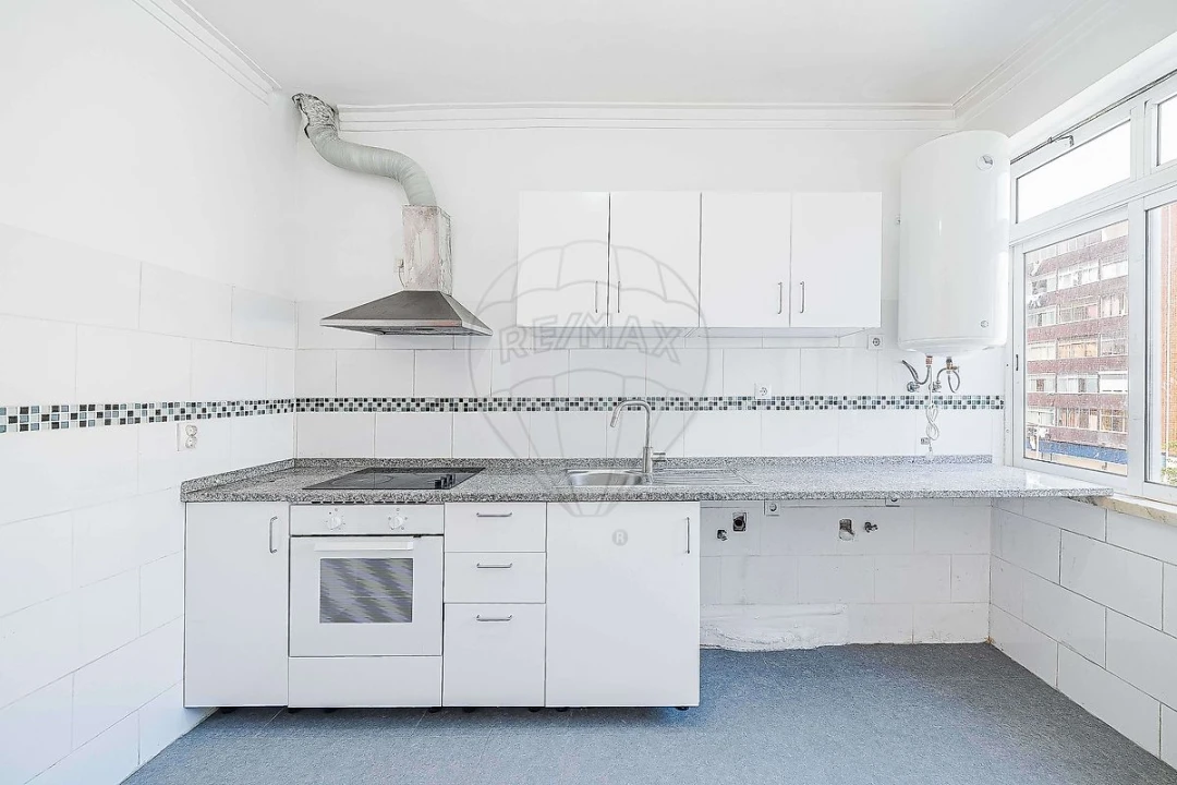 Apartamento T2 para Venda em Agualva e Mira-Sintra Foto 9