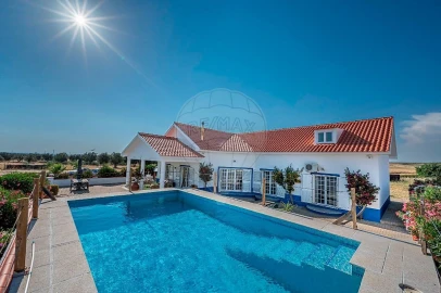 Quinta T3 para Venda em Ferreira do Alentejo e Canhestros