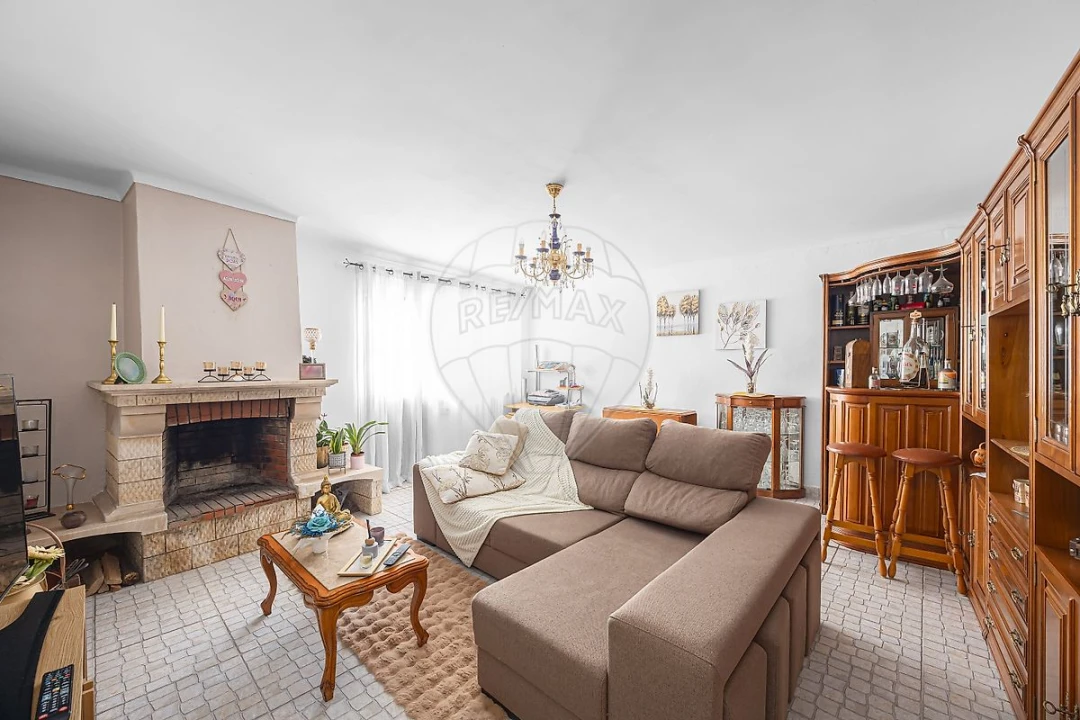 Moradia T2 para Venda em Alenquer (Santo Estêvão e Triana) Foto 4