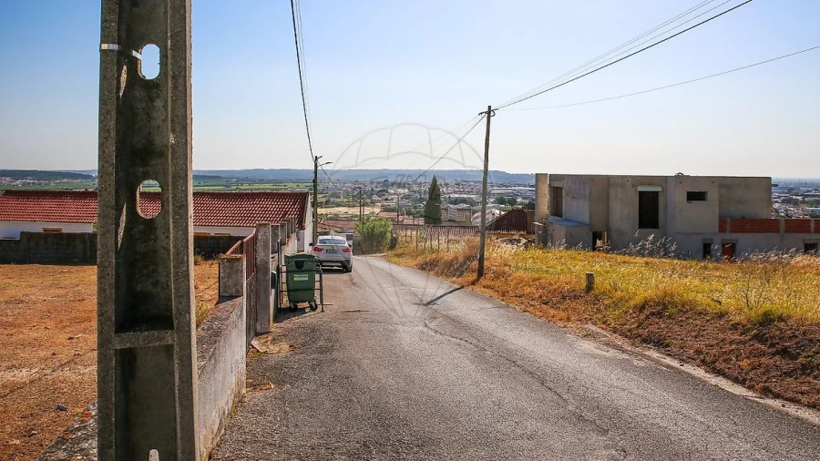 Terreno para Venda em Alenquer (Santo Estêvão e Triana)