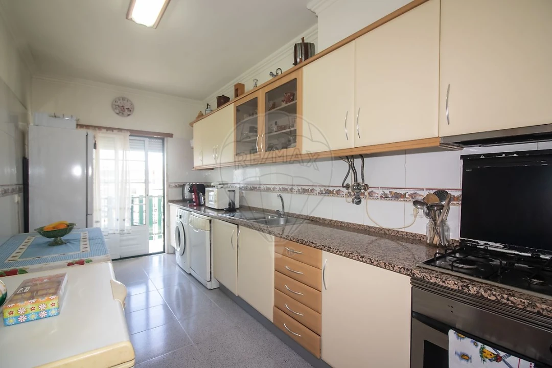 Apartamento T2 para Venda em Azambuja Foto 13