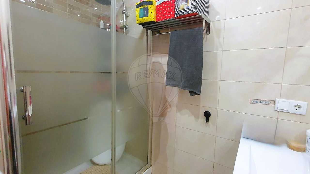 Apartamento T2 para Arrendamento em Algés, Linda-A-Velha e Cruz Quebrada-Dafundo Foto 16
