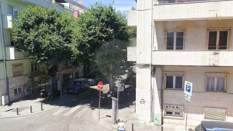 Apartamento T2 para Arrendamento em Algés, Linda-A-Velha e Cruz Quebrada-Dafundo