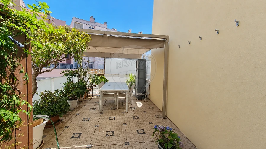 Apartamento T2 para Arrendamento em Algés, Linda-A-Velha e Cruz Quebrada-Dafundo Foto 14