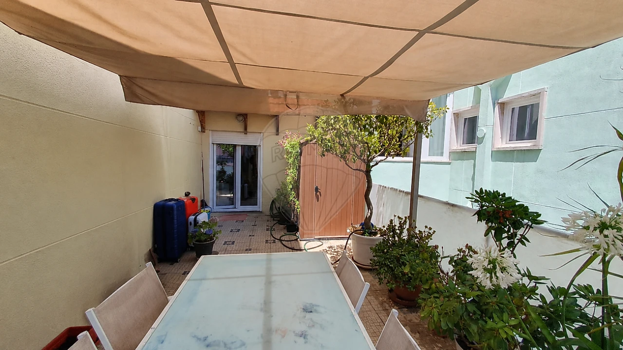 Apartamento T2 para Arrendamento em Algés, Linda-A-Velha e Cruz Quebrada-Dafundo Foto 13