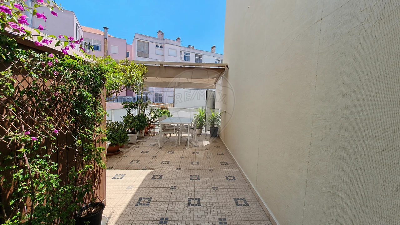 Apartamento T2 para Arrendamento em Algés, Linda-A-Velha e Cruz Quebrada-Dafundo Foto 15