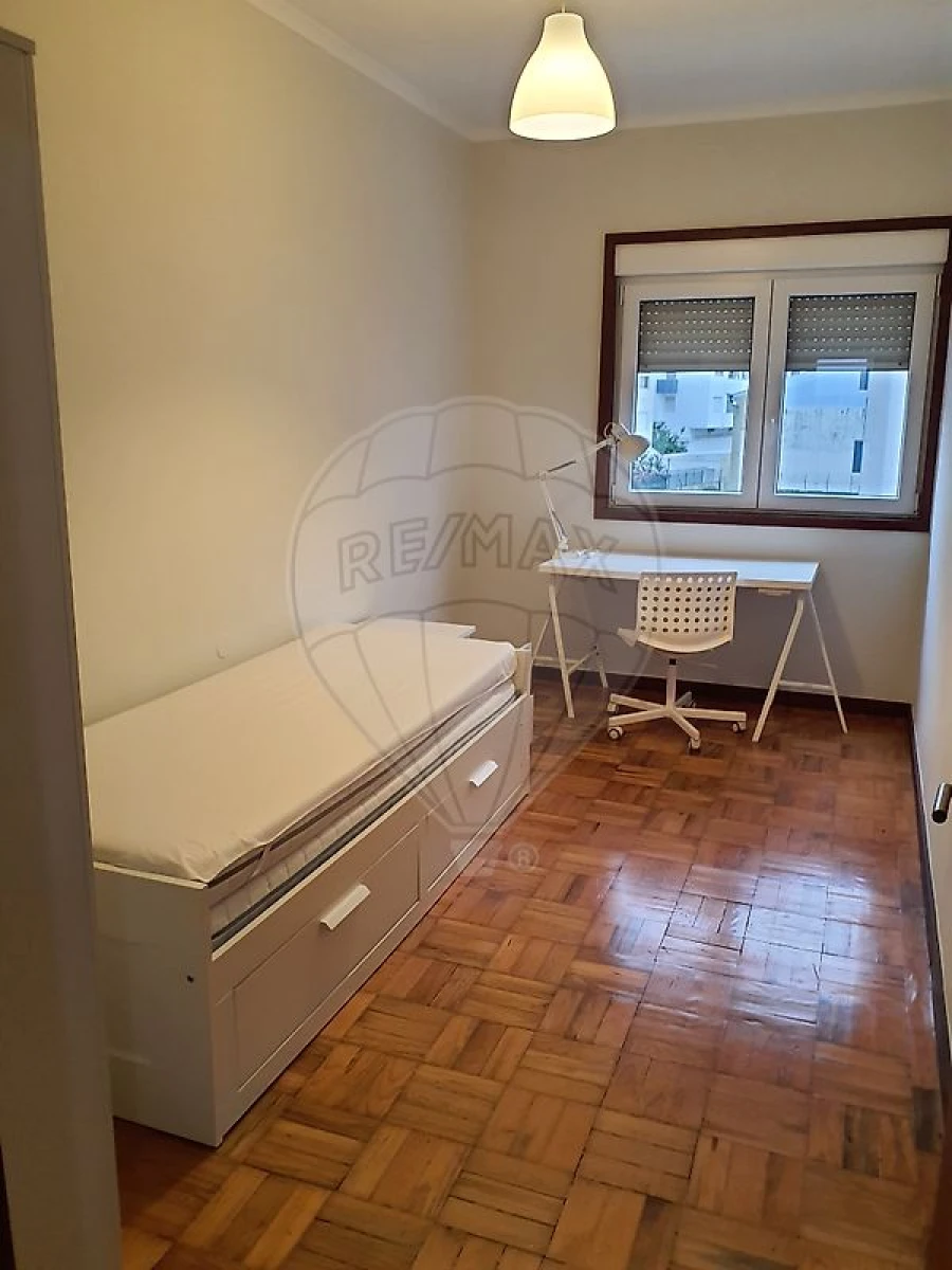 Apartamento T2 para Arrendamento em Paranhos Foto 3